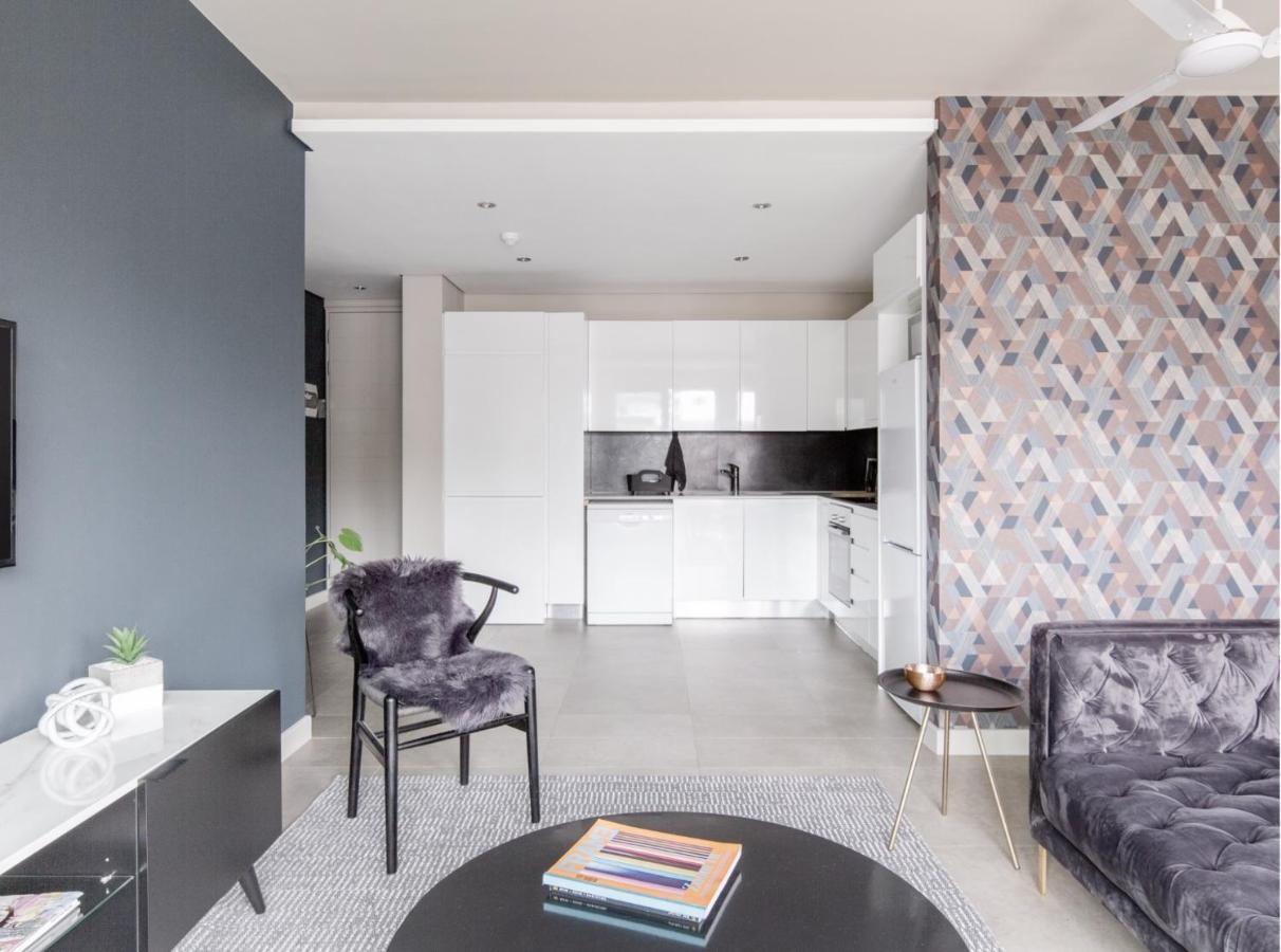 Urban Luxury In The East Precinct Apartment *